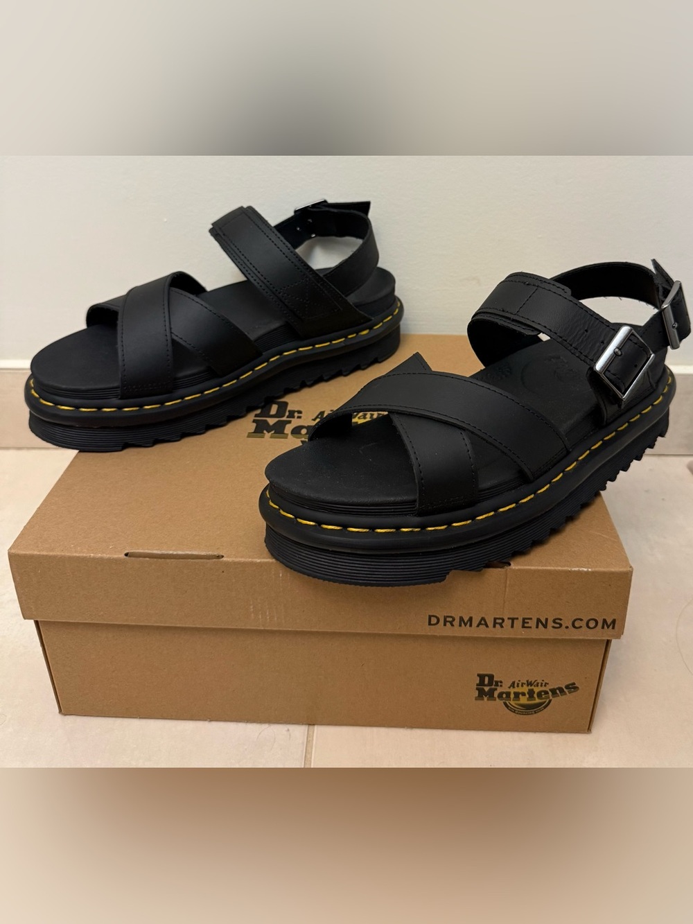 Dr. Martens Voss II Black Leather Strap Platform Sandals US Women’s size 9 w Box